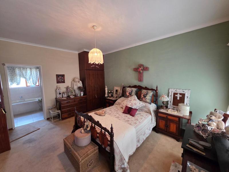 4 Bedroom Property for Sale in Gansbaai Central Western Cape